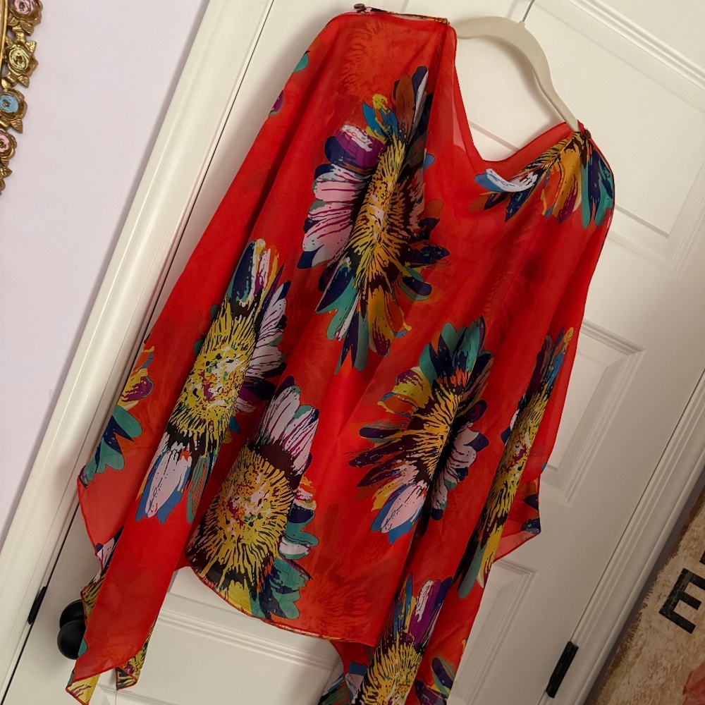 Poncho Style Flowey Topper, One Size, Beautiful Colors Washable EUC